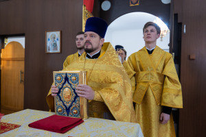 Митрополит Игнатий совершил Божественную литургию в храме Архангела Михаила г. Аткарска