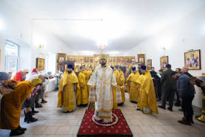 Митрополит Игнатий совершил Божественную литургию в храме Архангела Михаила г. Аткарска
