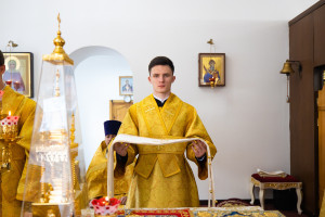 Митрополит Игнатий совершил Божественную литургию в храме Архангела Михаила г. Аткарска