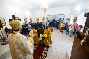 Митрополит Игнатий совершил Божественную литургию в храме Архангела Михаила г. Аткарска