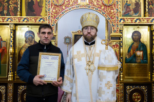 Митрополит Игнатий совершил Божественную литургию в храме Архангела Михаила г. Аткарска
