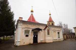 Митрополит Игнатий совершил Божественную литургию в храме Архангела Михаила г. Аткарска