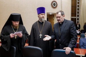 Архипастыри и пастыри Саратовской митрополии приняли участие в заседании Совета по взаимодействию с национальными и религиозными объединениями при губернаторе Саратовской области
