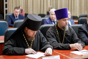 Архипастыри и пастыри Саратовской митрополии приняли участие в заседании Совета по взаимодействию с национальными и религиозными объединениями при губернаторе Саратовской области