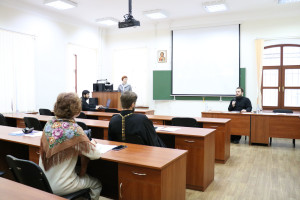 Состоялась секция «Просвещение и вызовы современной теологии»