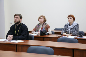 Состоялась секция «Просвещение и вызовы современной теологии»