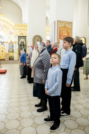 Архиереи Саратовской митрополии совершили Божественную литургию в соборном храме святителя Спиридона Тримифунтского г. Саратова