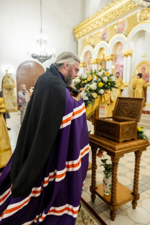 Архиереи Саратовской митрополии совершили Божественную литургию в соборном храме святителя Спиридона Тримифунтского г. Саратова