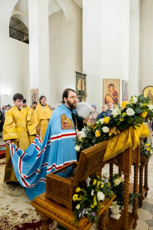 Архиереи Саратовской митрополии совершили Божественную литургию в соборном храме святителя Спиридона Тримифунтского г. Саратова