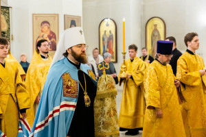 Архиереи Саратовской митрополии совершили Божественную литургию в соборном храме святителя Спиридона Тримифунтского г. Саратова