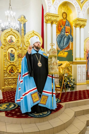 Архиереи Саратовской митрополии совершили Божественную литургию в соборном храме святителя Спиридона Тримифунтского г. Саратова