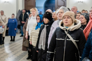 Архиереи Саратовской митрополии совершили Божественную литургию в соборном храме святителя Спиридона Тримифунтского г. Саратова