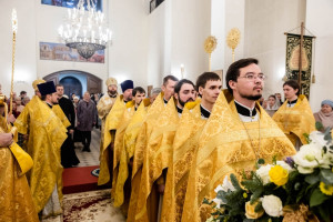 Архиереи Саратовской митрополии совершили Божественную литургию в соборном храме святителя Спиридона Тримифунтского г. Саратова
