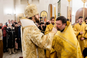 Архиереи Саратовской митрополии совершили Божественную литургию в соборном храме святителя Спиридона Тримифунтского г. Саратова