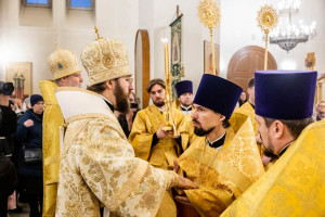Архиереи Саратовской митрополии совершили Божественную литургию в соборном храме святителя Спиридона Тримифунтского г. Саратова