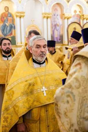 Архиереи Саратовской митрополии совершили Божественную литургию в соборном храме святителя Спиридона Тримифунтского г. Саратова