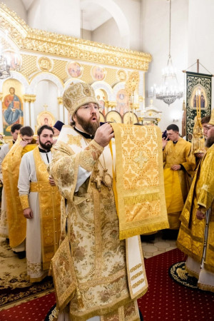 Архиереи Саратовской митрополии совершили Божественную литургию в соборном храме святителя Спиридона Тримифунтского г. Саратова