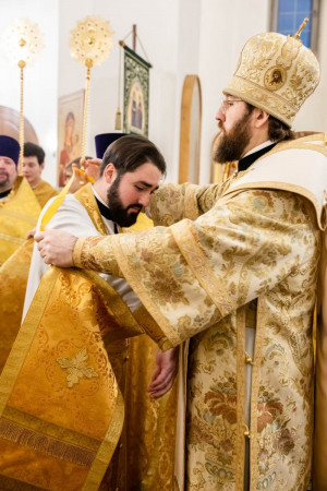 Архиереи Саратовской митрополии совершили Божественную литургию в соборном храме святителя Спиридона Тримифунтского г. Саратова