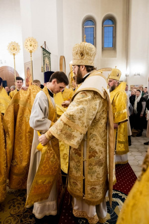 Архиереи Саратовской митрополии совершили Божественную литургию в соборном храме святителя Спиридона Тримифунтского г. Саратова