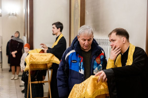 Архиереи Саратовской митрополии совершили Божественную литургию в соборном храме святителя Спиридона Тримифунтского г. Саратова