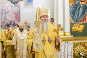 Архиереи Саратовской митрополии совершили Божественную литургию в соборном храме святителя Спиридона Тримифунтского г. Саратова