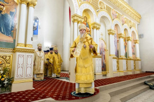 Архиереи Саратовской митрополии совершили Божественную литургию в соборном храме святителя Спиридона Тримифунтского г. Саратова