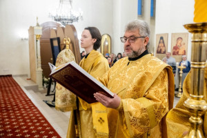 Архиереи Саратовской митрополии совершили Божественную литургию в соборном храме святителя Спиридона Тримифунтского г. Саратова