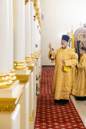 Архиереи Саратовской митрополии совершили Божественную литургию в соборном храме святителя Спиридона Тримифунтского г. Саратова