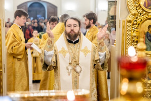 Архиереи Саратовской митрополии совершили Божественную литургию в соборном храме святителя Спиридона Тримифунтского г. Саратова
