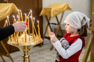 Архиереи Саратовской митрополии совершили Божественную литургию в соборном храме святителя Спиридона Тримифунтского г. Саратова
