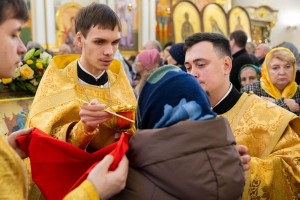Архиереи Саратовской митрополии совершили Божественную литургию в соборном храме святителя Спиридона Тримифунтского г. Саратова