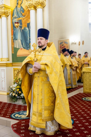 Архиереи Саратовской митрополии совершили Божественную литургию в соборном храме святителя Спиридона Тримифунтского г. Саратова