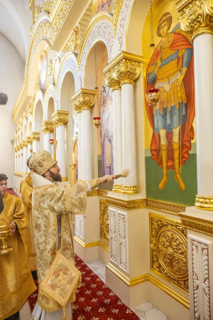 Архиереи Саратовской митрополии совершили Божественную литургию в соборном храме святителя Спиридона Тримифунтского г. Саратова