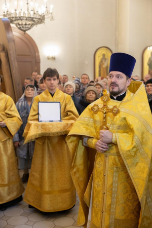 Архиереи Саратовской митрополии совершили Божественную литургию в соборном храме святителя Спиридона Тримифунтского г. Саратова