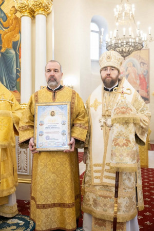 Архиереи Саратовской митрополии совершили Божественную литургию в соборном храме святителя Спиридона Тримифунтского г. Саратова
