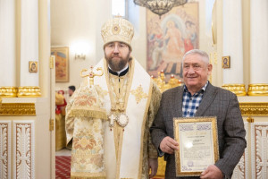 Архиереи Саратовской митрополии совершили Божественную литургию в соборном храме святителя Спиридона Тримифунтского г. Саратова