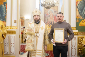 Архиереи Саратовской митрополии совершили Божественную литургию в соборном храме святителя Спиридона Тримифунтского г. Саратова