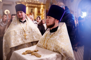 Ночное рождественское богослужение в Свято-Троицком кафедральном соборе г. Саратова