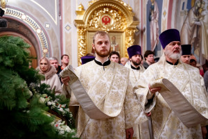 Ночное рождественское богослужение в Свято-Троицком кафедральном соборе г. Саратова