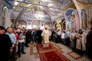 Ночное рождественское богослужение в Свято-Троицком кафедральном соборе г. Саратова