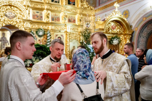 Ночное рождественское богослужение в Свято-Троицком кафедральном соборе г. Саратова