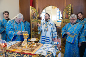 Митрополит Игнатий совершил Божественную литургию в храме в честь иконы Божией Матери «Утоли моя печали» г. Саратова