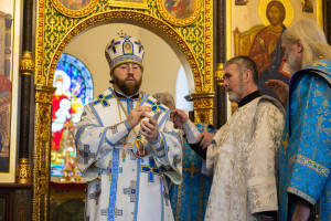 Митрополит Игнатий совершил Божественную литургию в храме в честь иконы Божией Матери «Утоли моя печали» г. Саратова