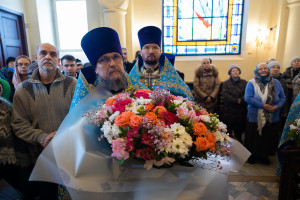 Митрополит Игнатий совершил Божественную литургию в храме в честь иконы Божией Матери «Утоли моя печали» г. Саратова