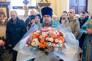 Митрополит Игнатий совершил Божественную литургию в храме в честь иконы Божией Матери «Утоли моя печали» г. Саратова