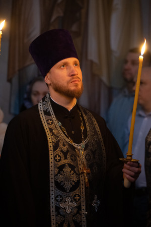 Митрополит Игнатий совершил великое повечерие с чтением Великого покаянного канона преподобного Андрея Критского в Свято-Троицком кафедральном соборе г. Саратова