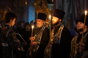 Митрополит Игнатий совершил великое повечерие с чтением Великого покаянного канона преподобного Андрея Критского в Свято-Троицком кафедральном соборе г. Саратова