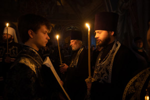 Митрополит Игнатий совершил великое повечерие с чтением Великого покаянного канона преподобного Андрея Критского в Свято-Троицком кафедральном соборе г. Саратова