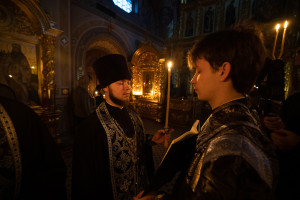 Митрополит Игнатий совершил великое повечерие с чтением Великого покаянного канона преподобного Андрея Критского в Свято-Троицком кафедральном соборе г. Саратова