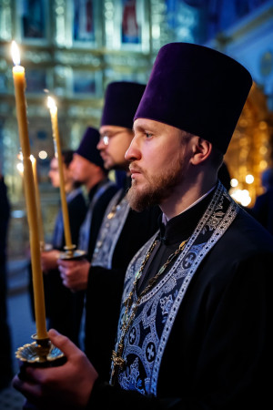 Великое повечерие с чтением Великого покаянного канона преподобного Андрея Критского в Свято-Троицком кафедральном соборе г. Саратова